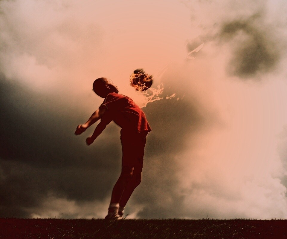 Отбил грудью обои