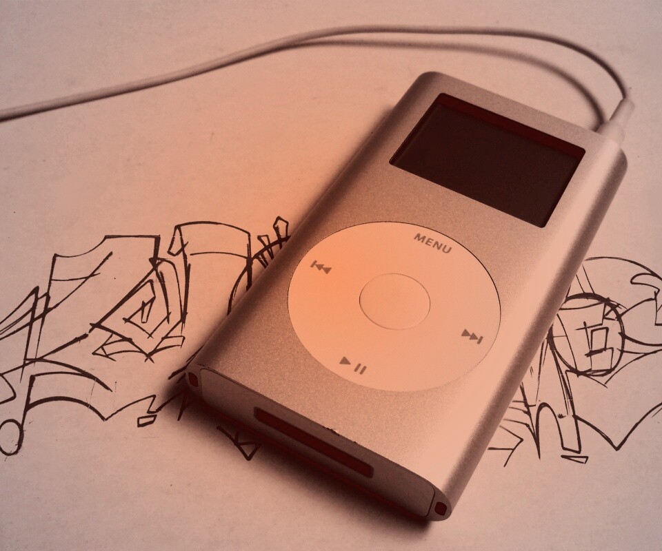 iPod на лиске с граффити обои