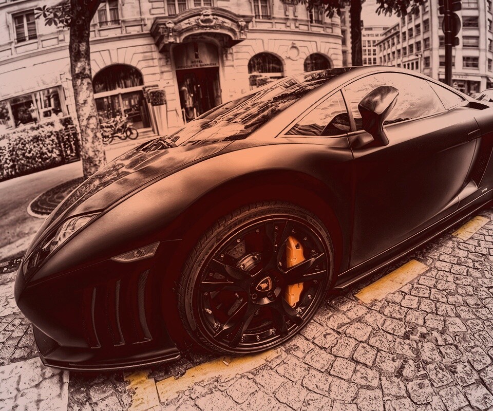 Ламборжини и Порше широкоугольным объективом обои