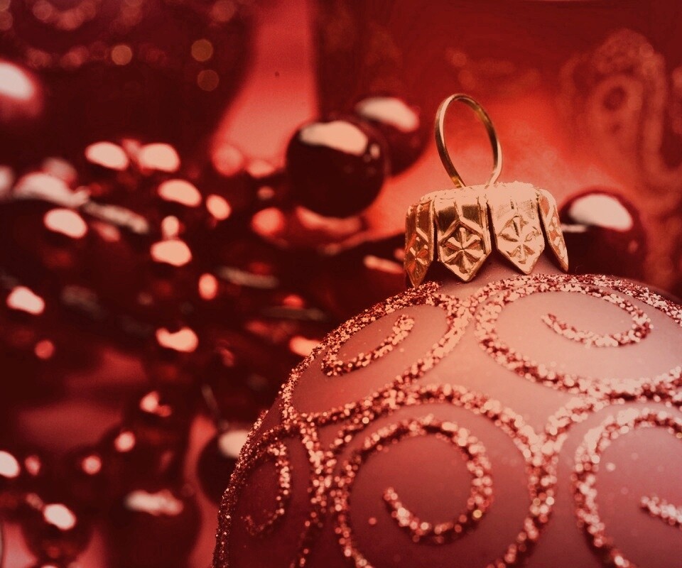 Красная ёлочная игрушка обои