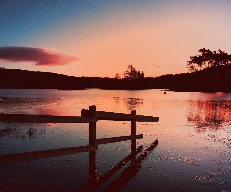 Красивый закат на озере обои