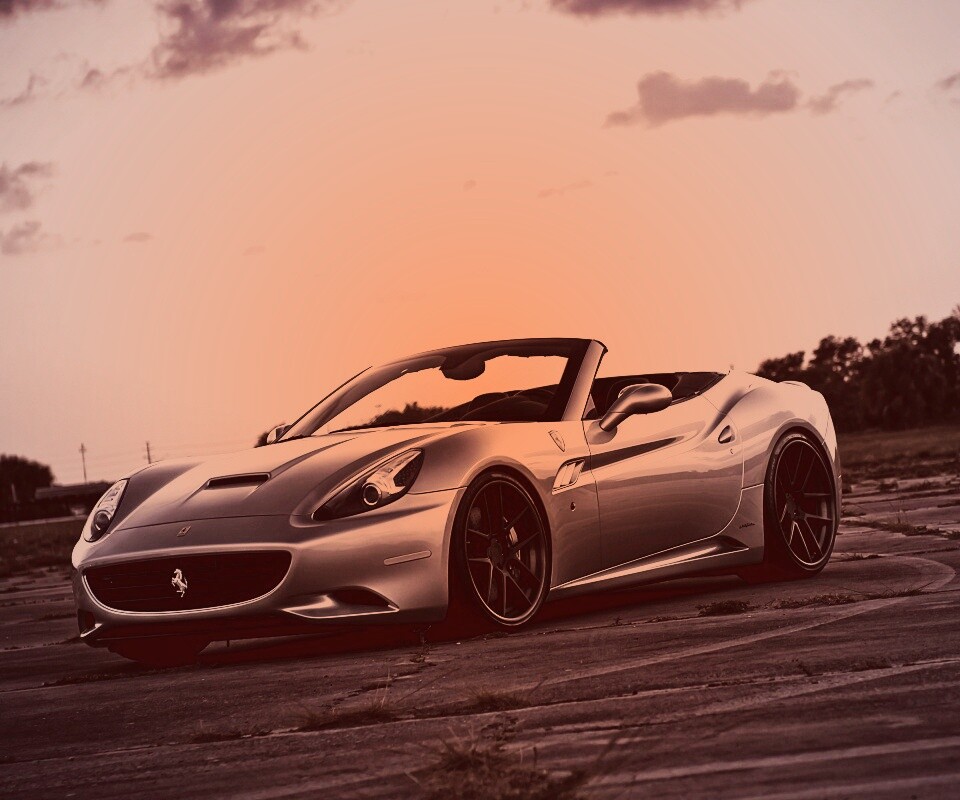 Ferrari на взлетном поле обои