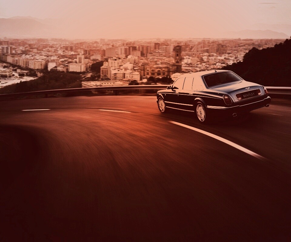 Черный Бентли на повороте обои
