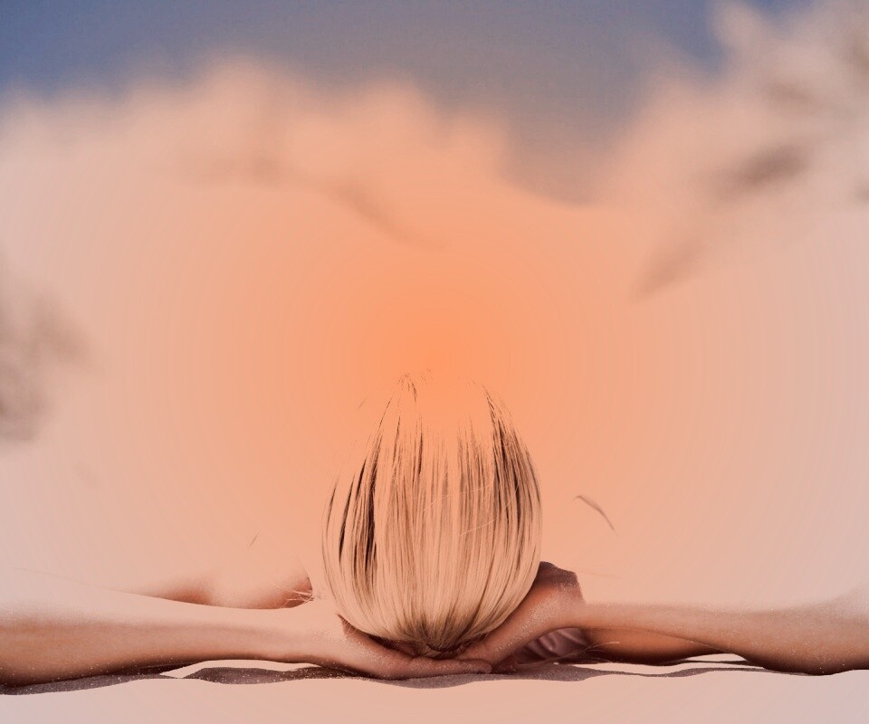 Девушка на солнце обои