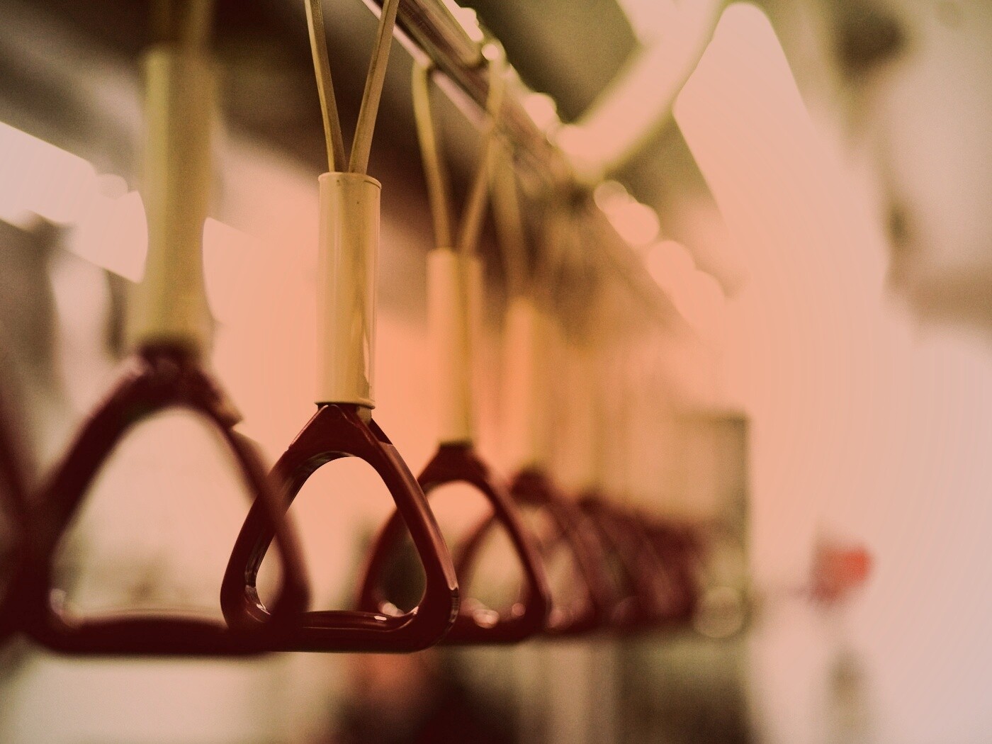 Поручни в метро обои