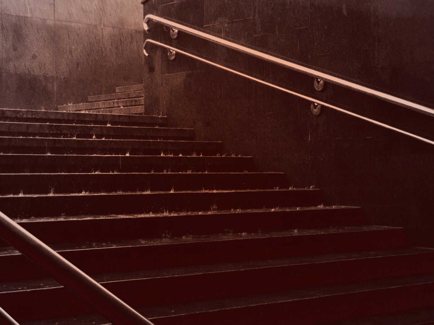 Спуск в подземный переход обои