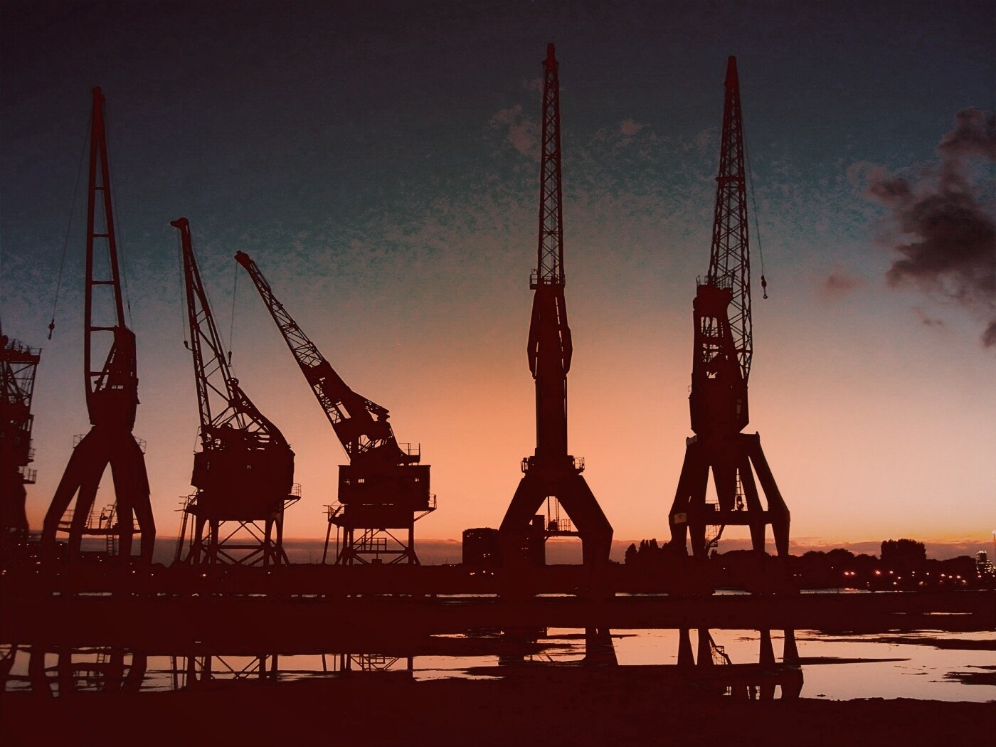 Силуэты портовых кранов обои