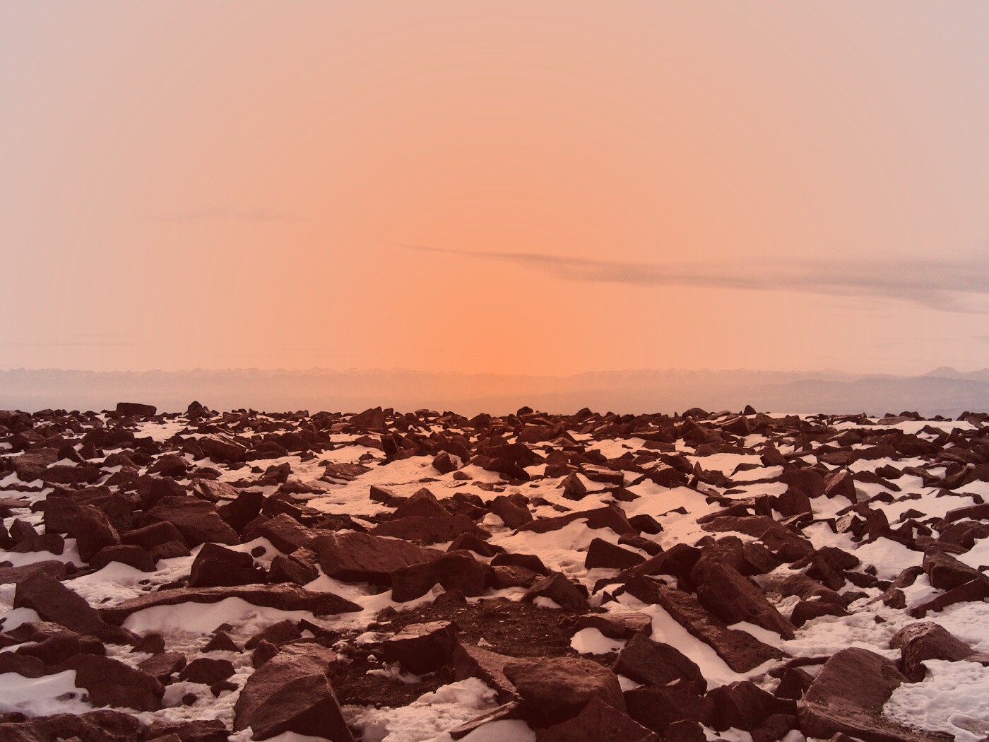 Заснеженная каменистая равнина обои