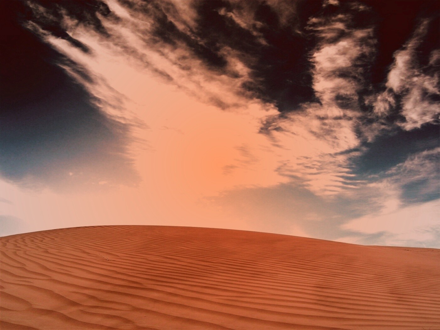 Облака над пустыней обои