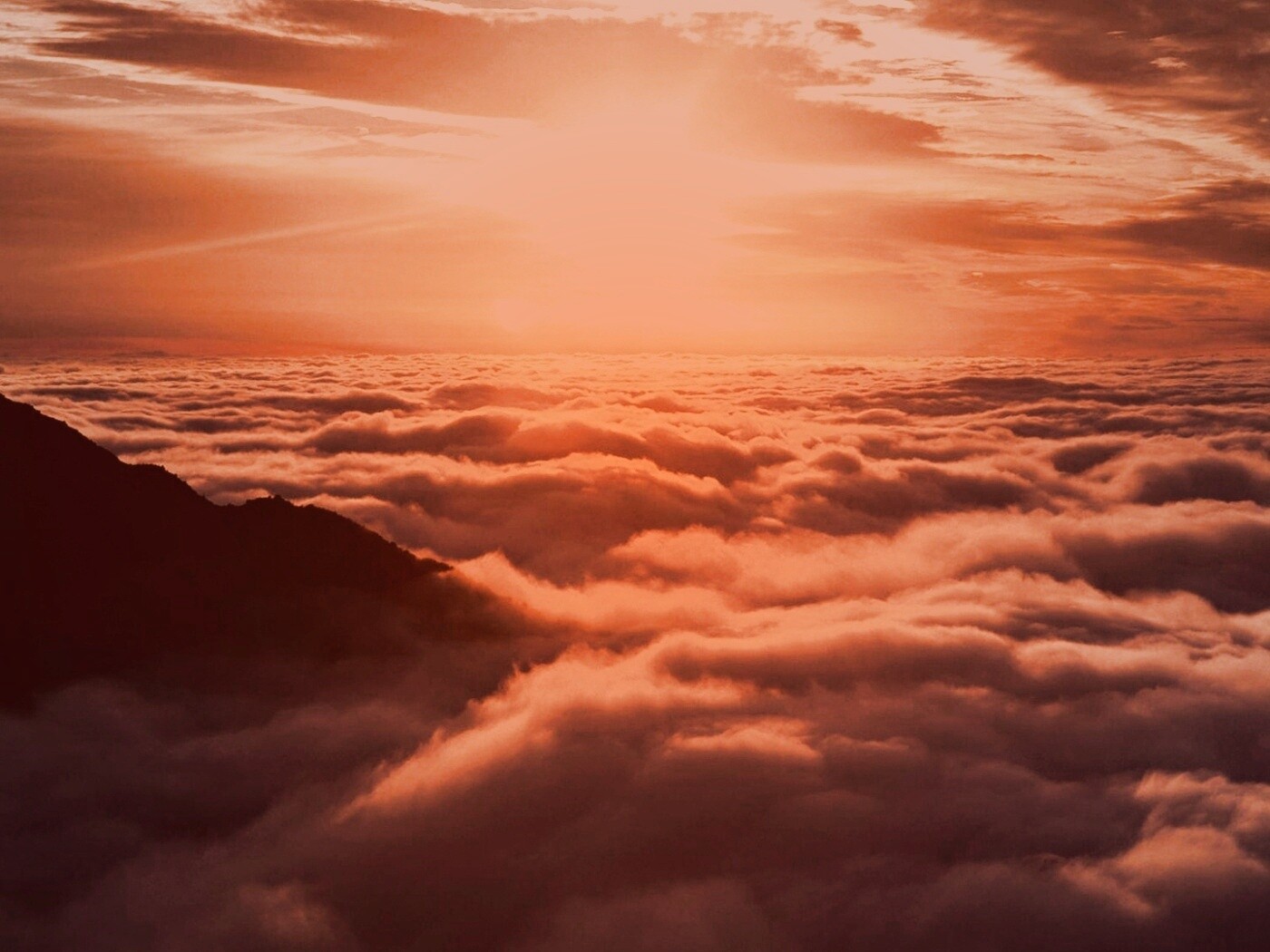 Горы выше облаков обои