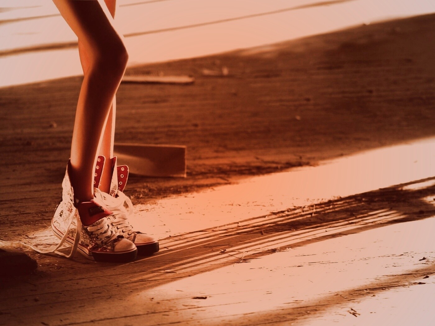 Ножки в кедах обои