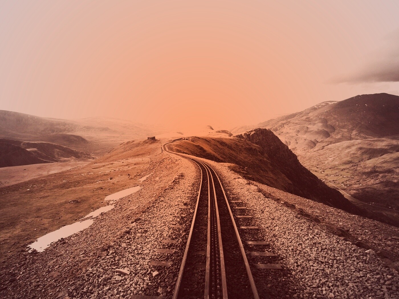 Рельсы уходящие вдаль обои