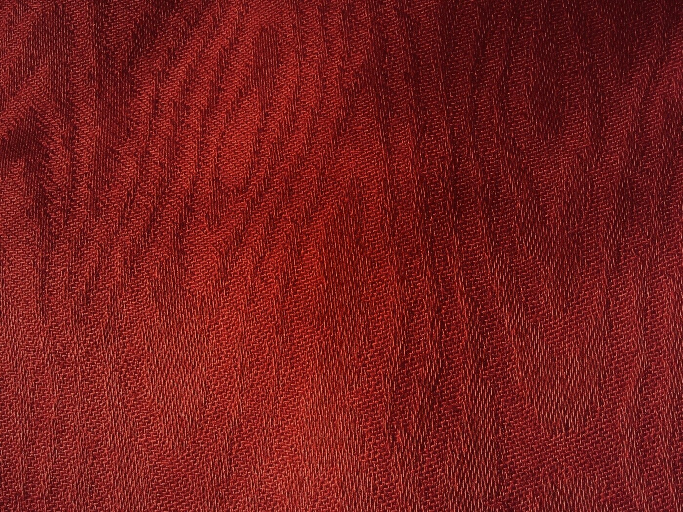 Бордовая узорчатая ткань обои