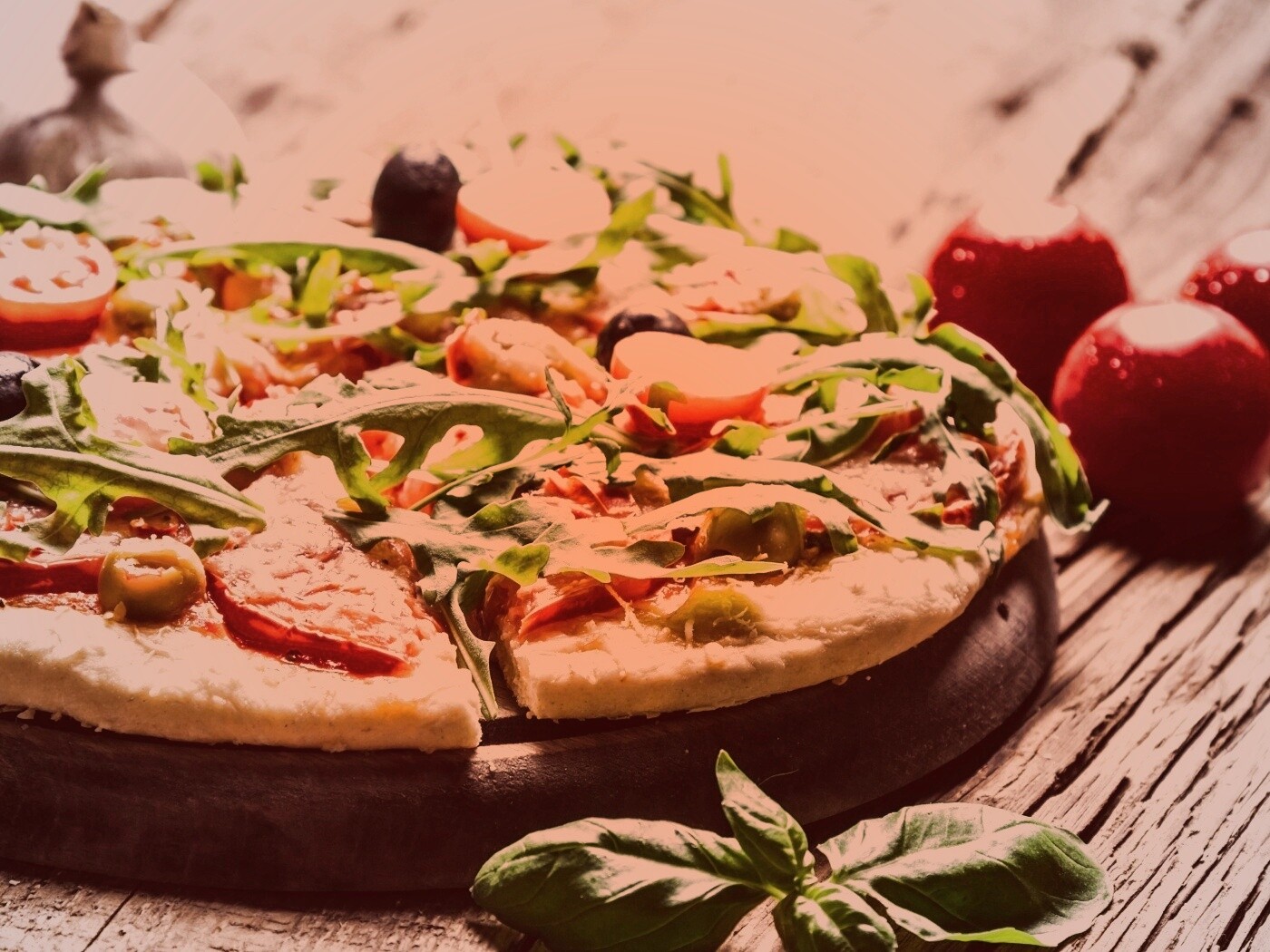Свежая пицца с рукколой обои