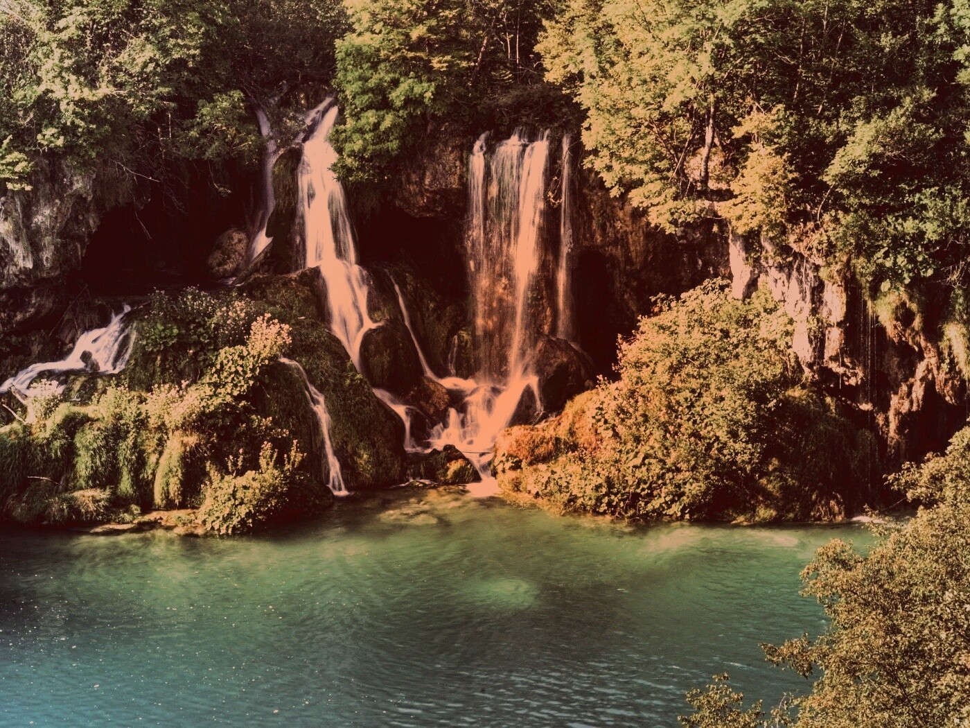 Водопад в дикой природе обои