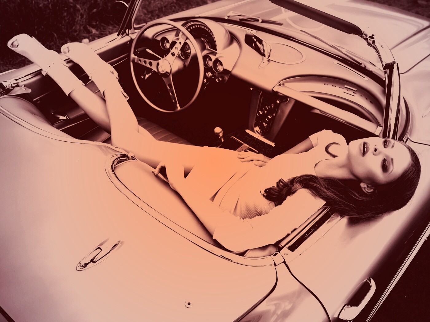Женщина в кабриолете обои