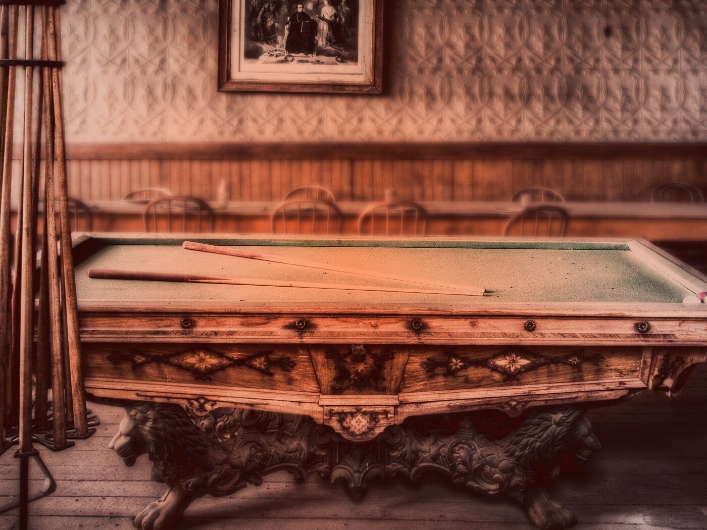 Старинный бильярдный стол обои