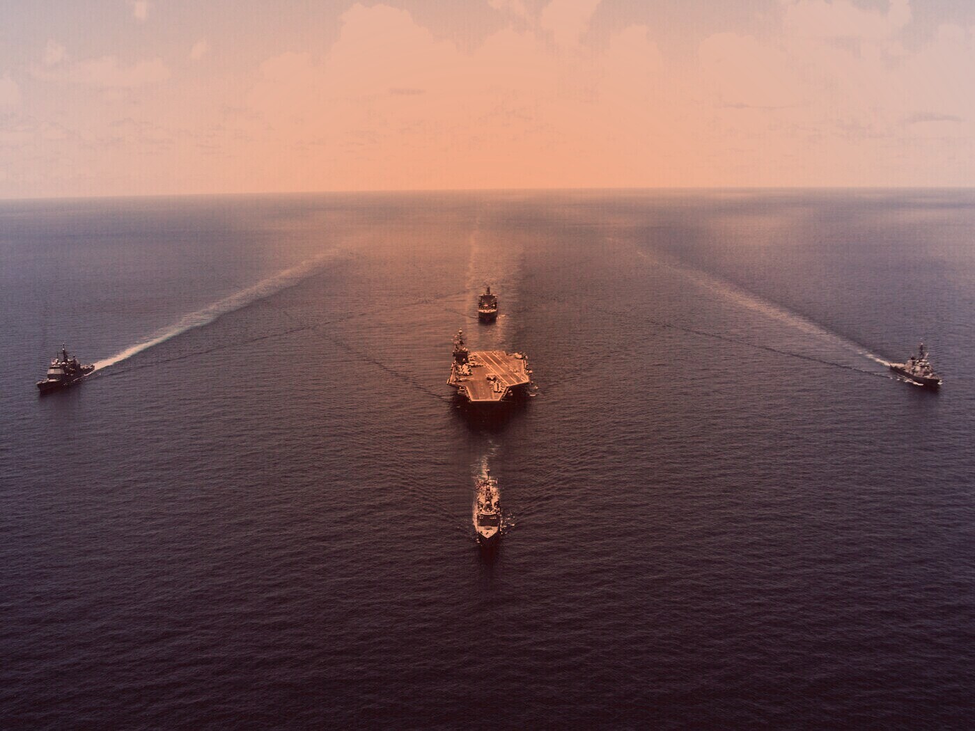 Авианосец с эскортом обои
