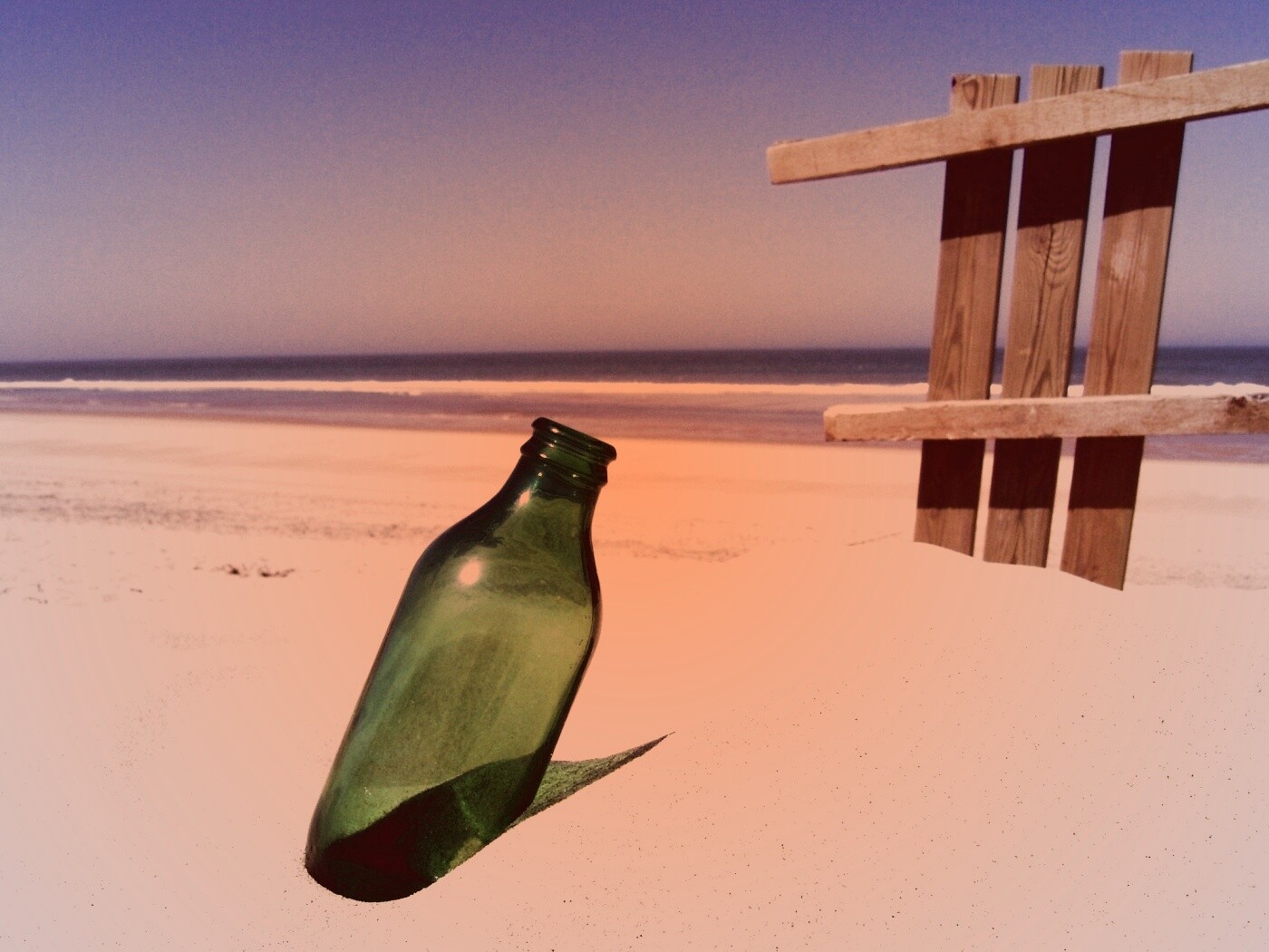 Бутылка на пляже обои