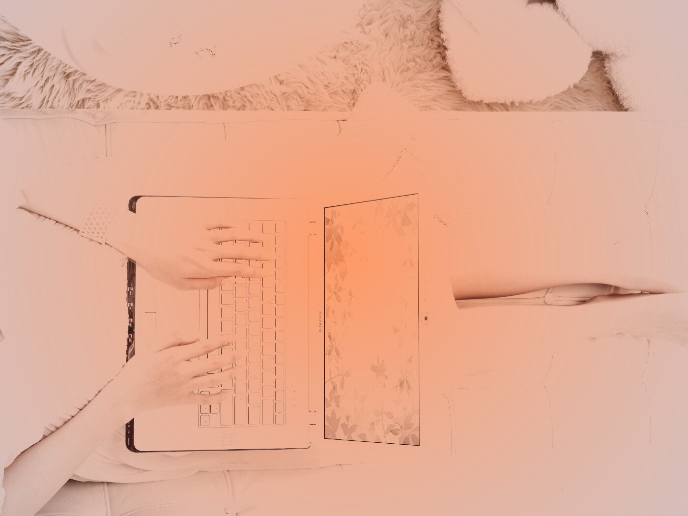 Девушка с ноутбуком vaio обои