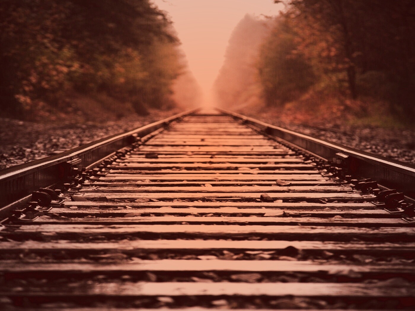 Железная дорога после дождя обои
