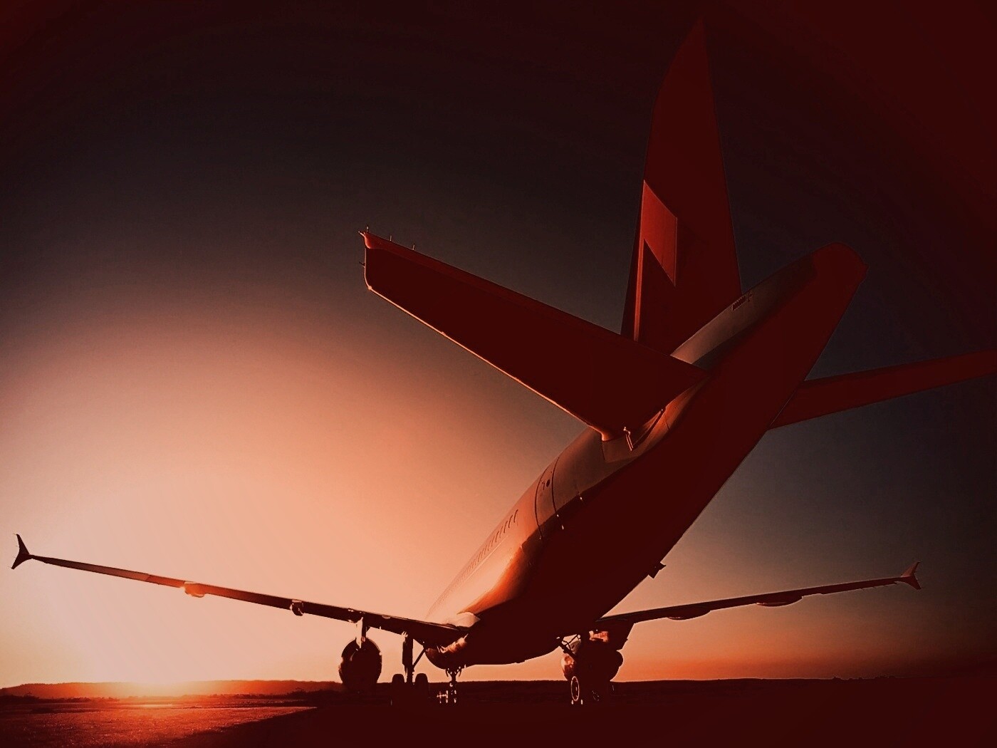 Самолет на закате обои