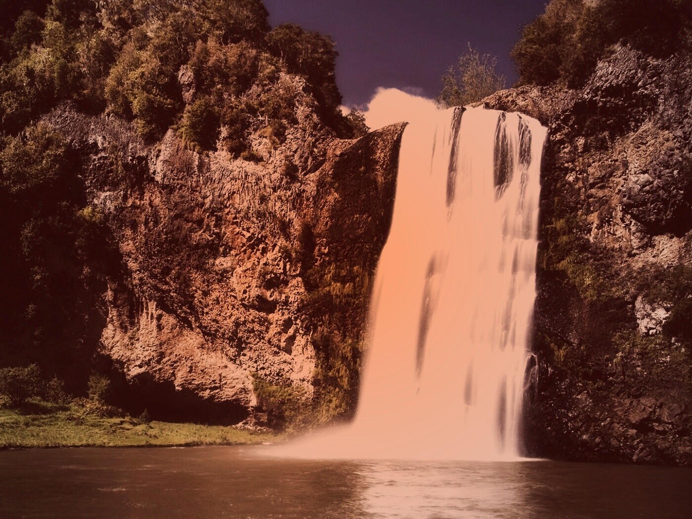 Скалистый водопад обои