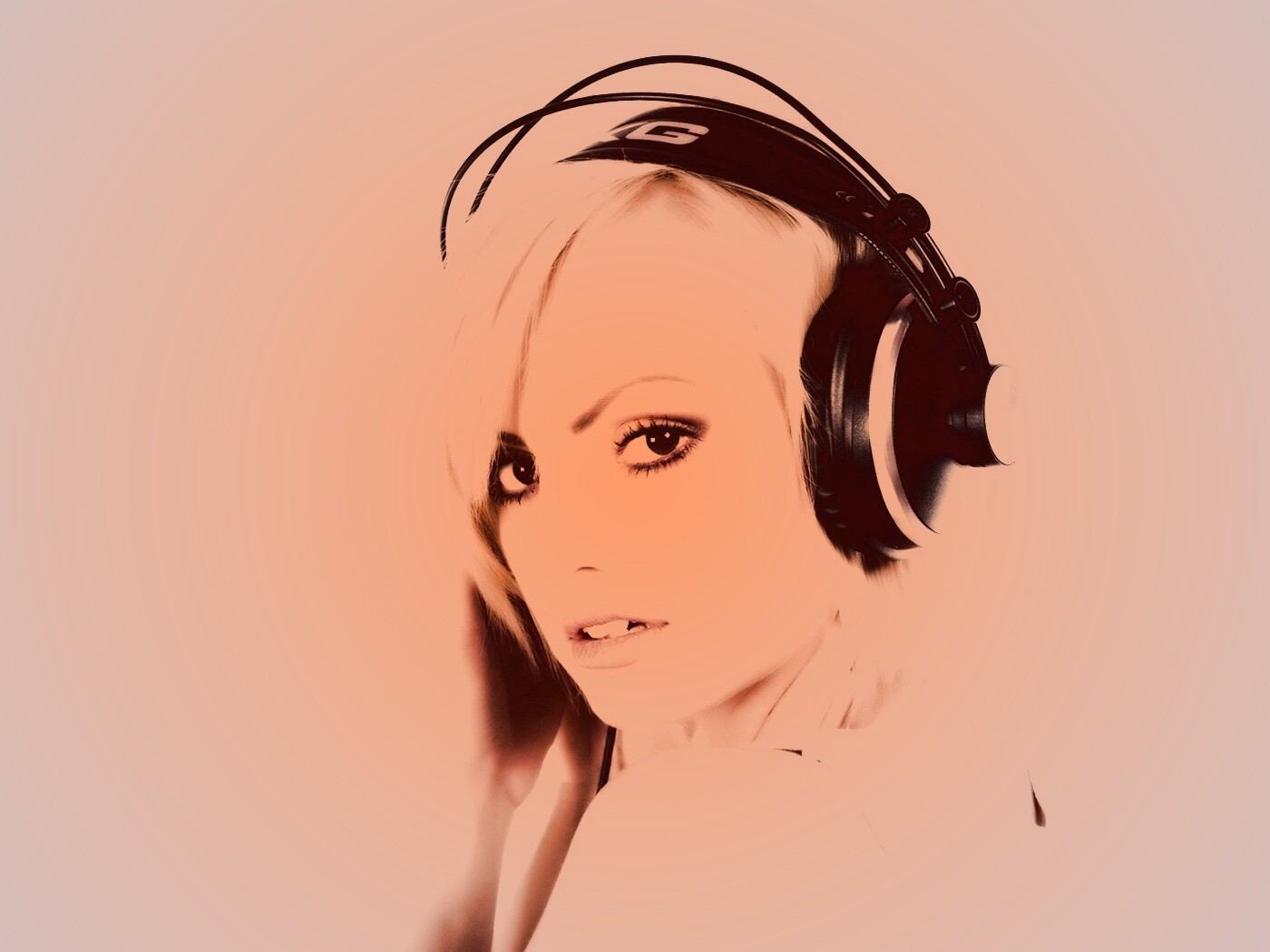 Девушка в наушниках обои