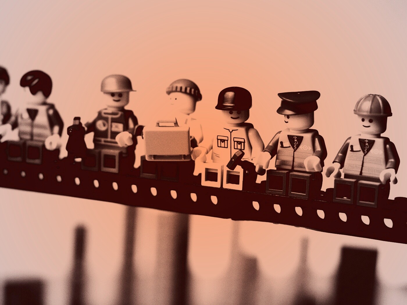 Lego строители обедают на балке обои