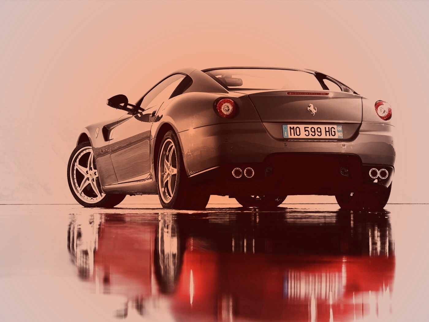 Ferrari в отражении обои