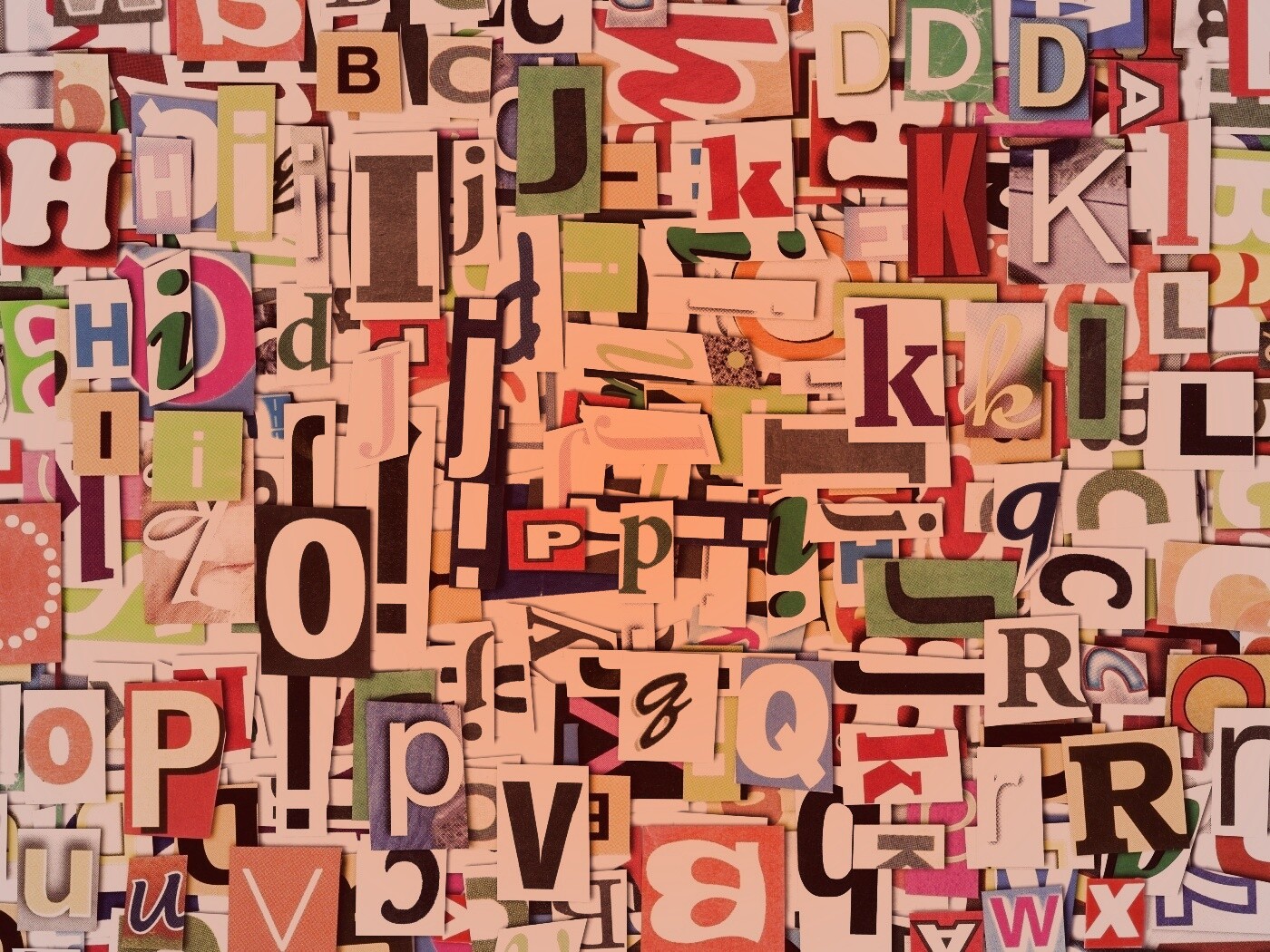 Буквы вырезанные из журналов обои