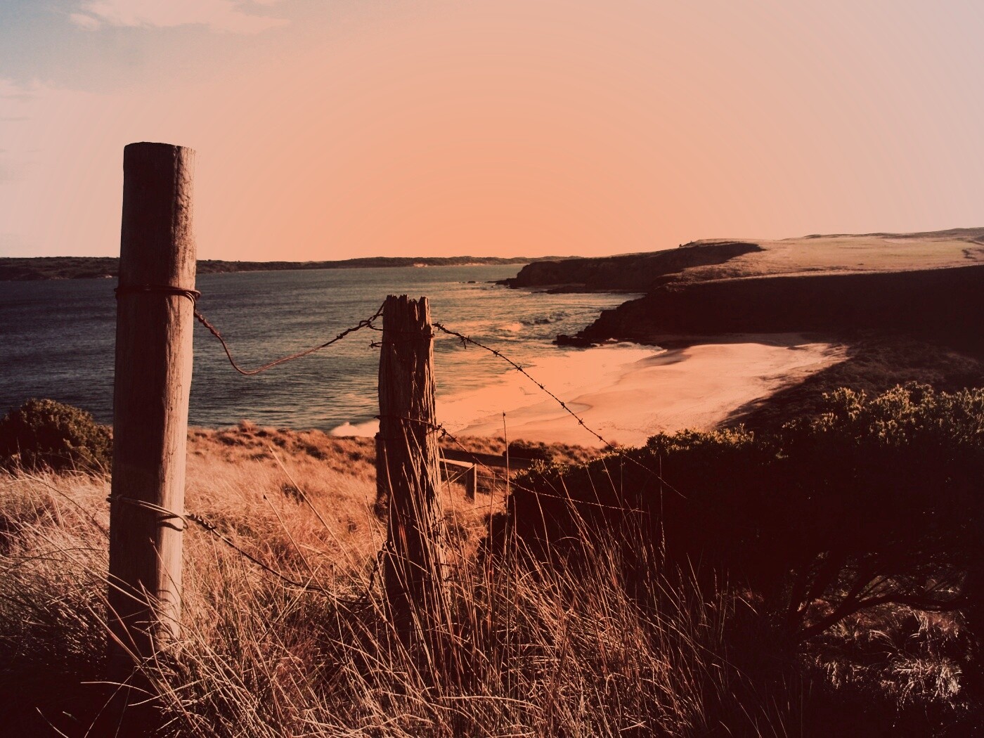 Пляж на озере обои