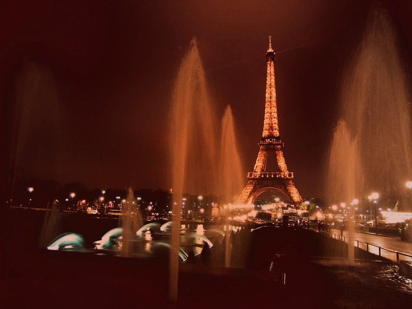 Фонтаны напротив башни Эйфеля обои