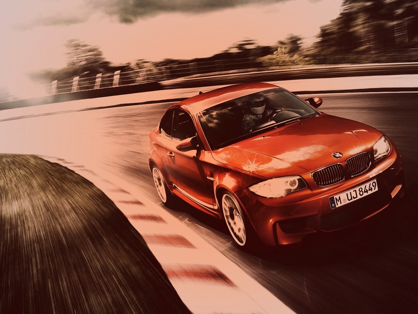 Гонщик за рулем BMW M1 обои