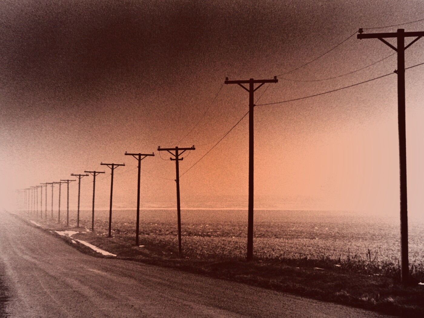 Столбы вдоль дороги обои