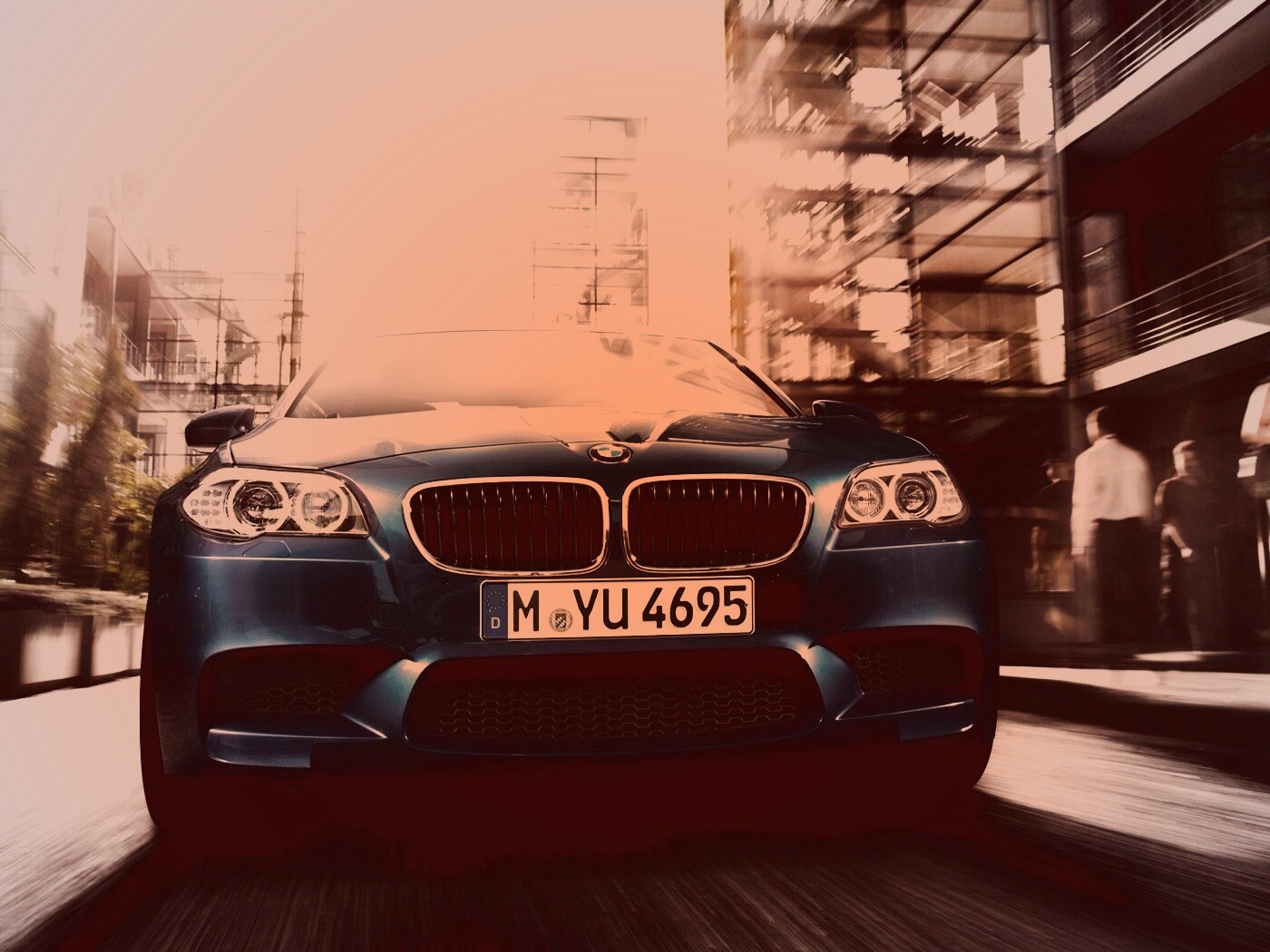 BMW покоряет городскую улицу обои