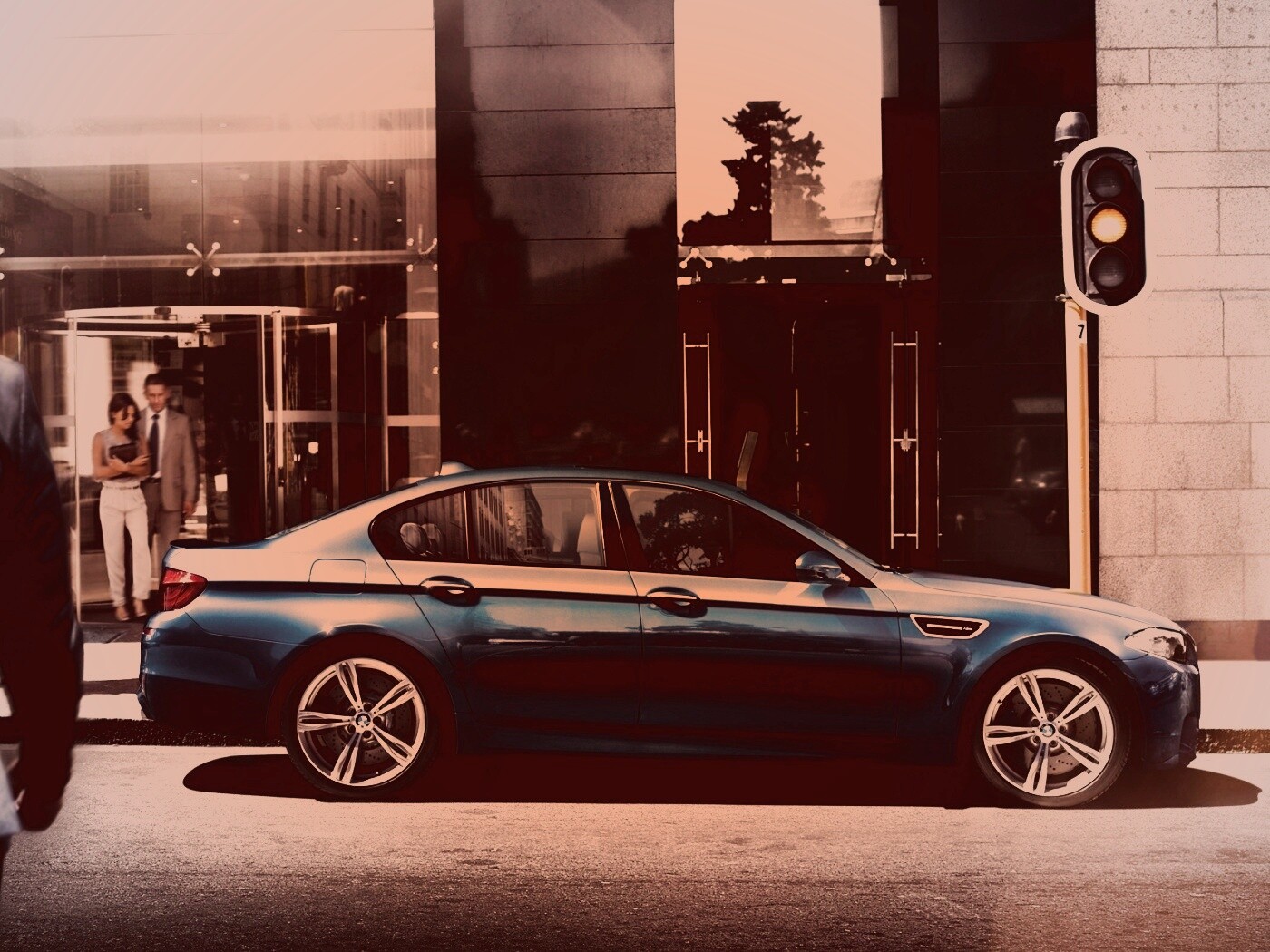 BMW F10 на светофоре обои