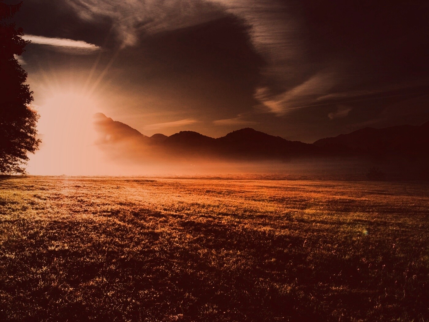 Восход над горами обои