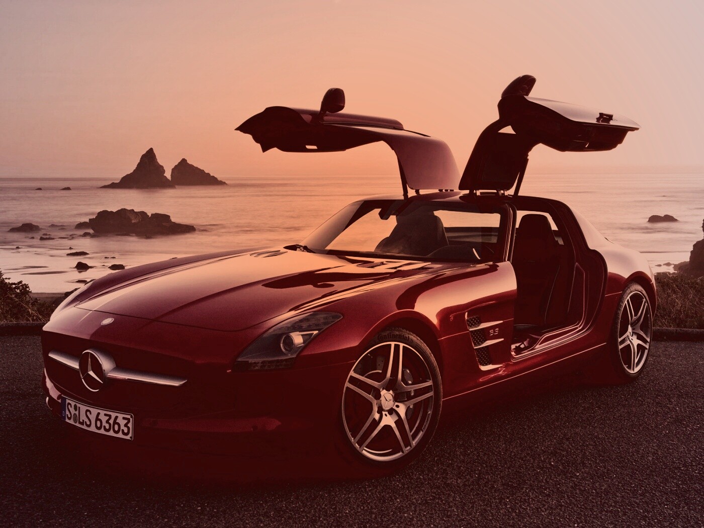 Мерседес на побережье обои