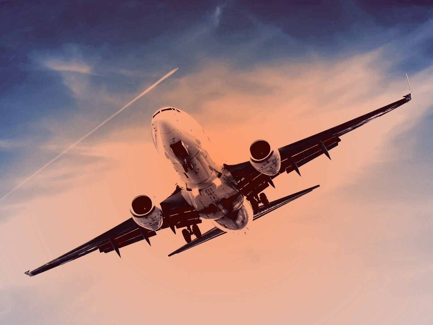 Лайнер в небе обои