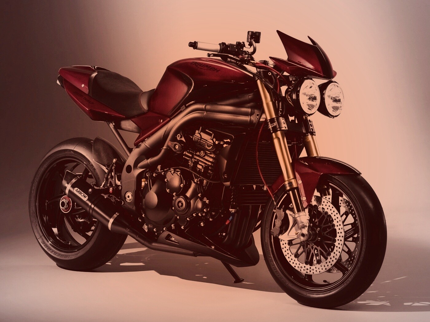 Мотоцикл в фотостудии обои