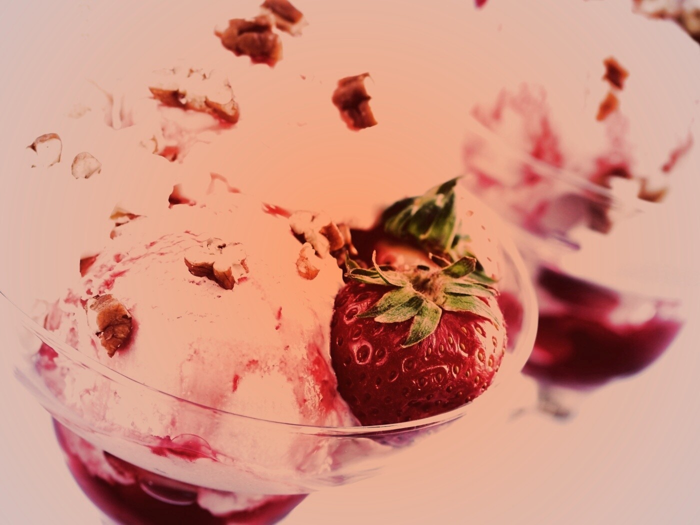 Клубничное мороженное обои