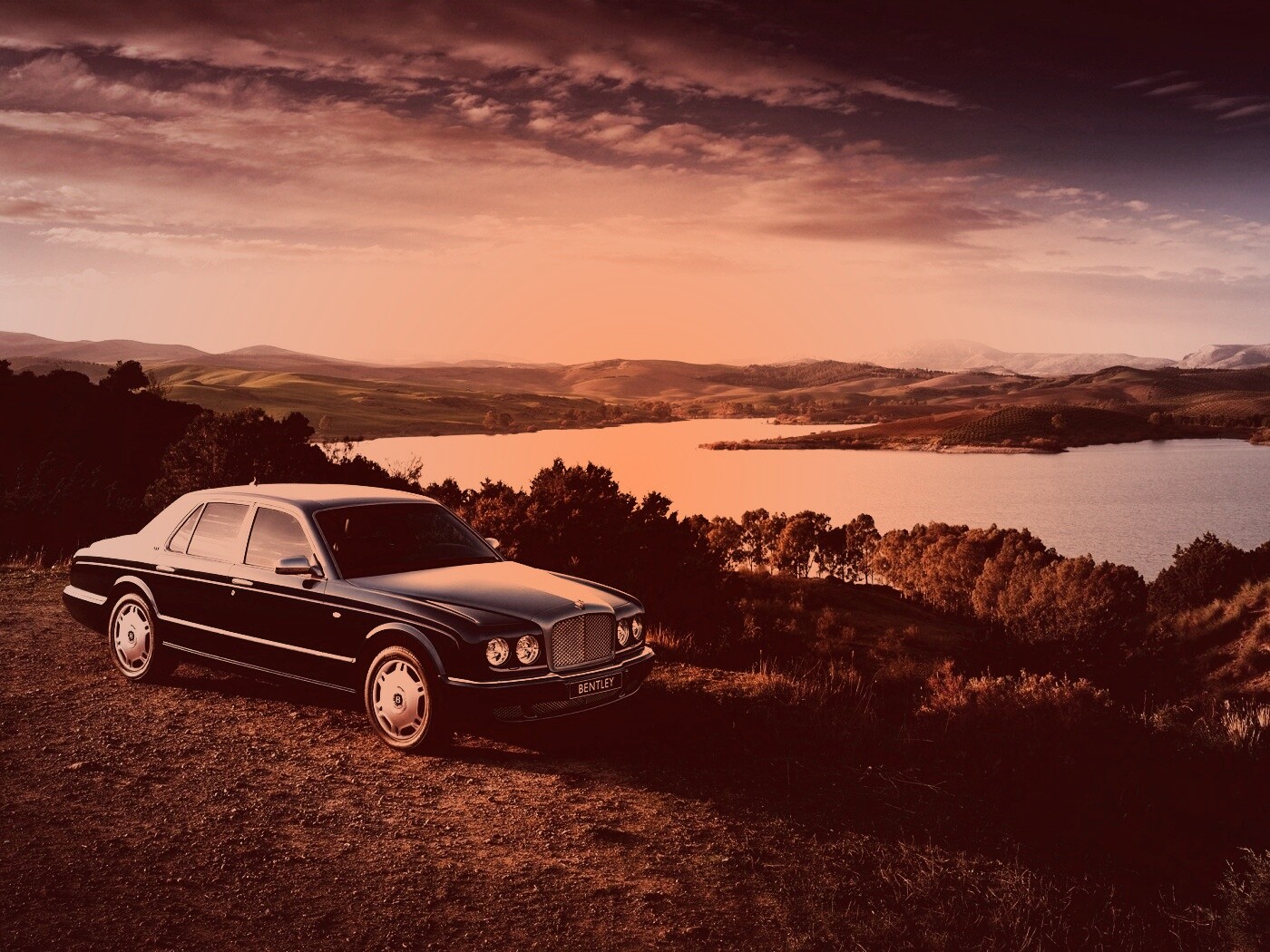 Бентли у озера обои