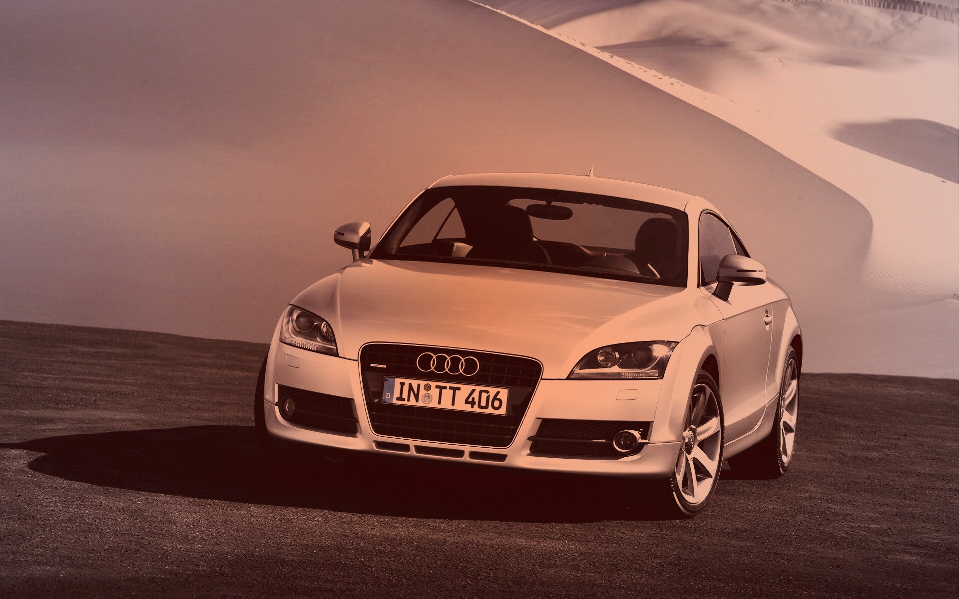 Audi TT на фоне снега обои