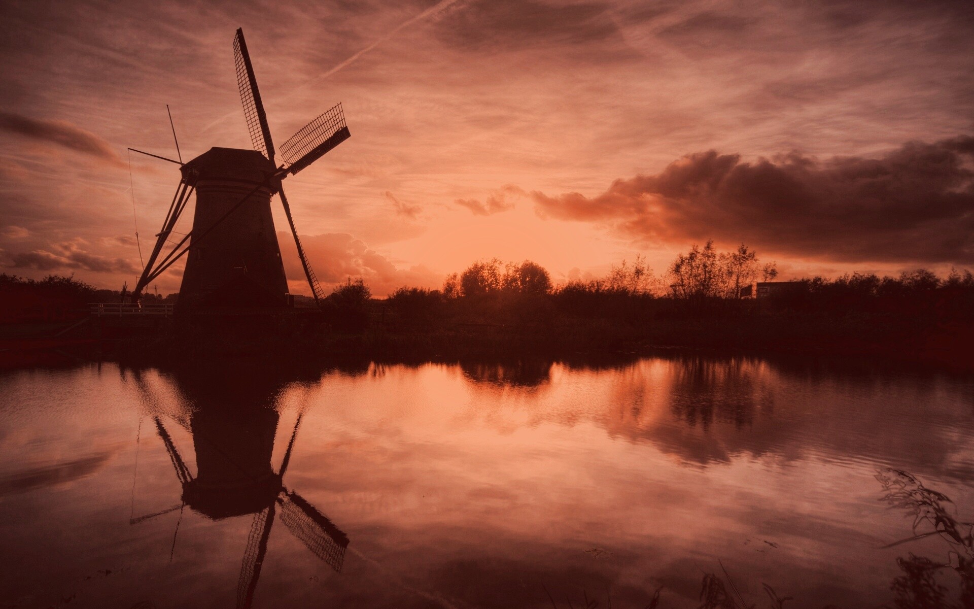 Мельница на озере обои