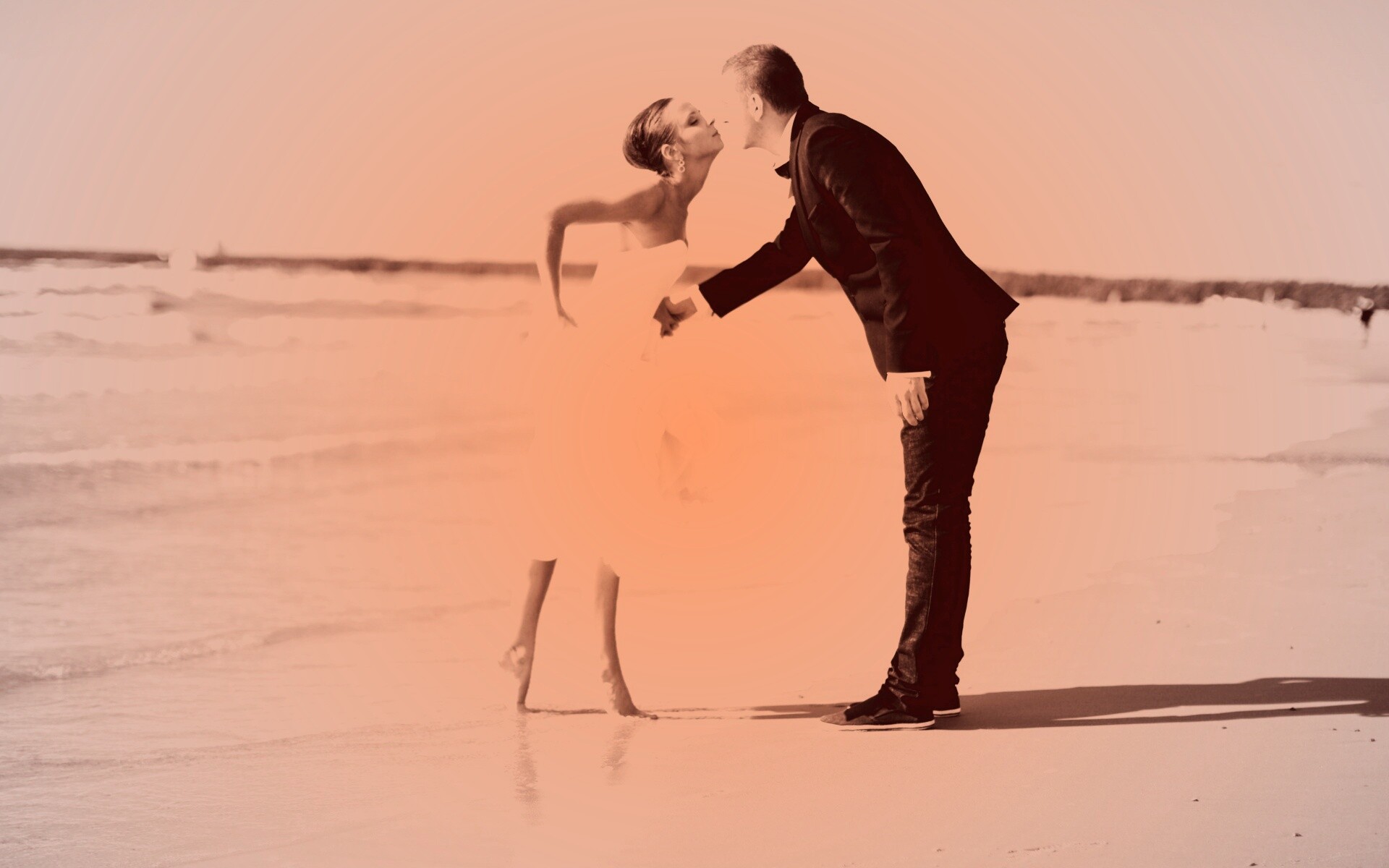 Поцелуй на пляже обои