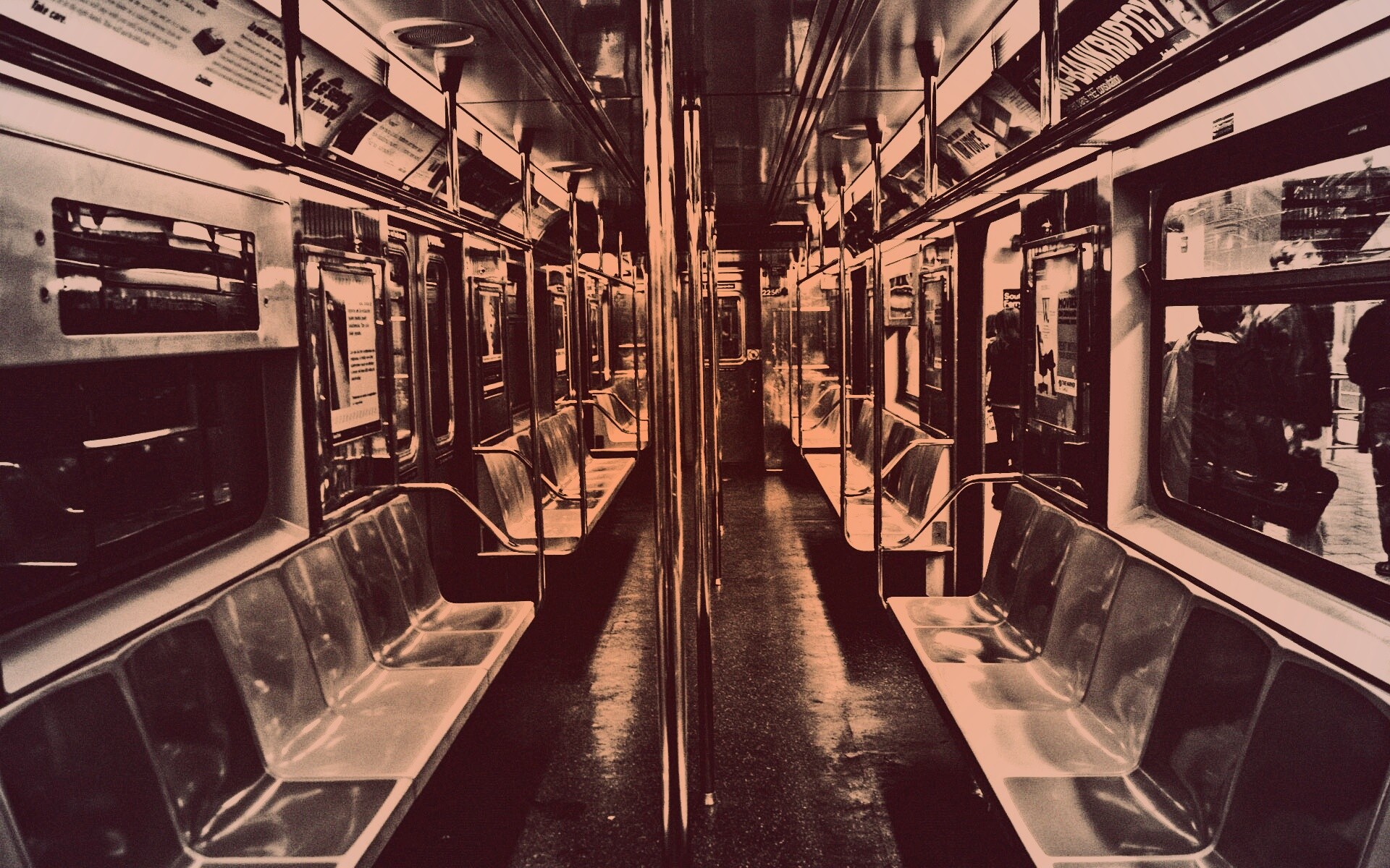 Пустой вагон метро обои