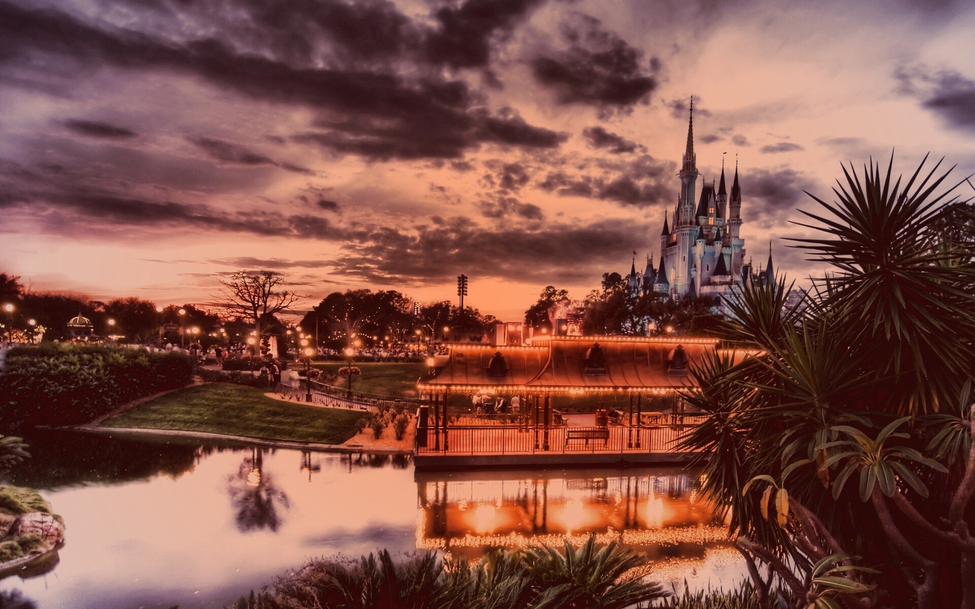 Диснеёленд вечером обои