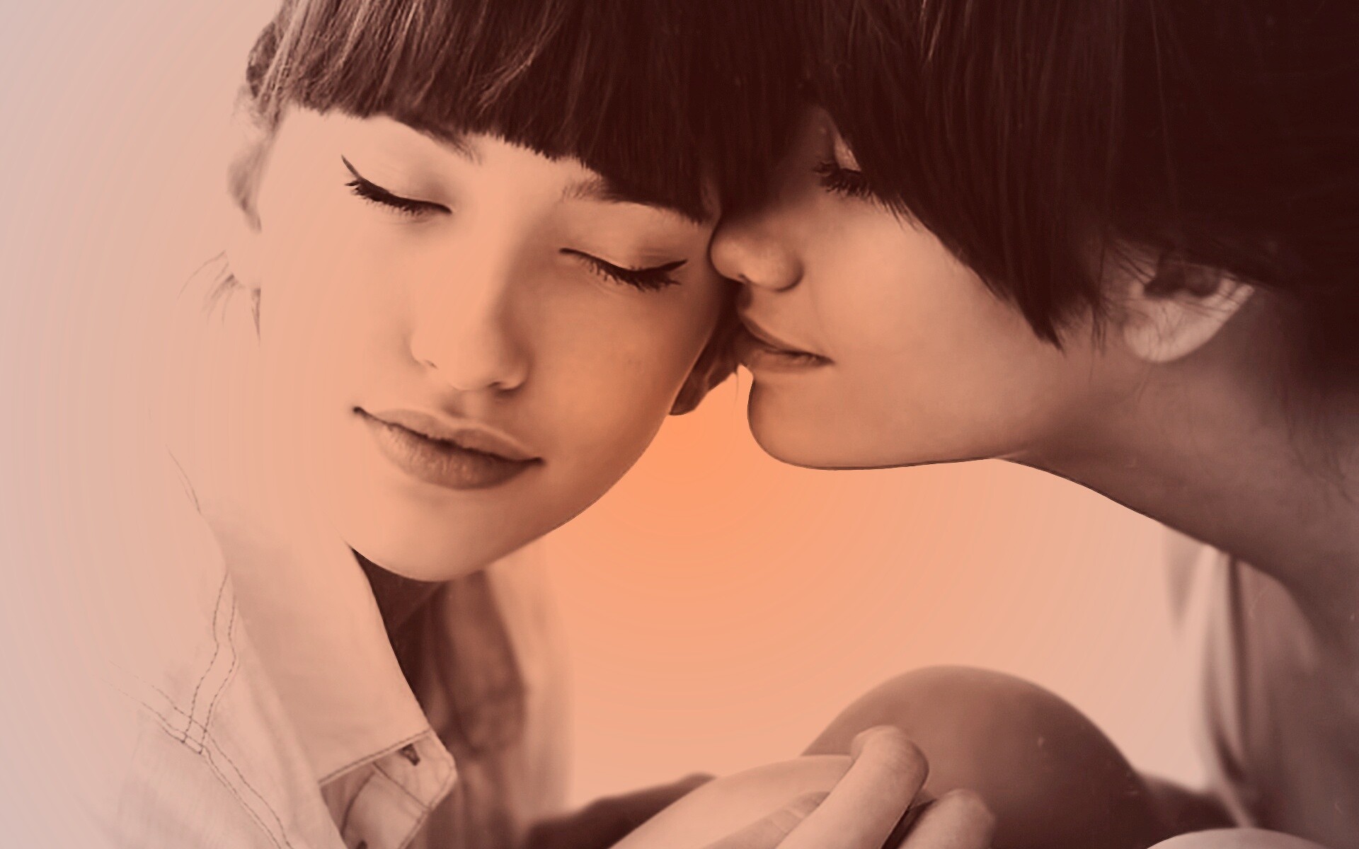 Две очень красивые девушки обои