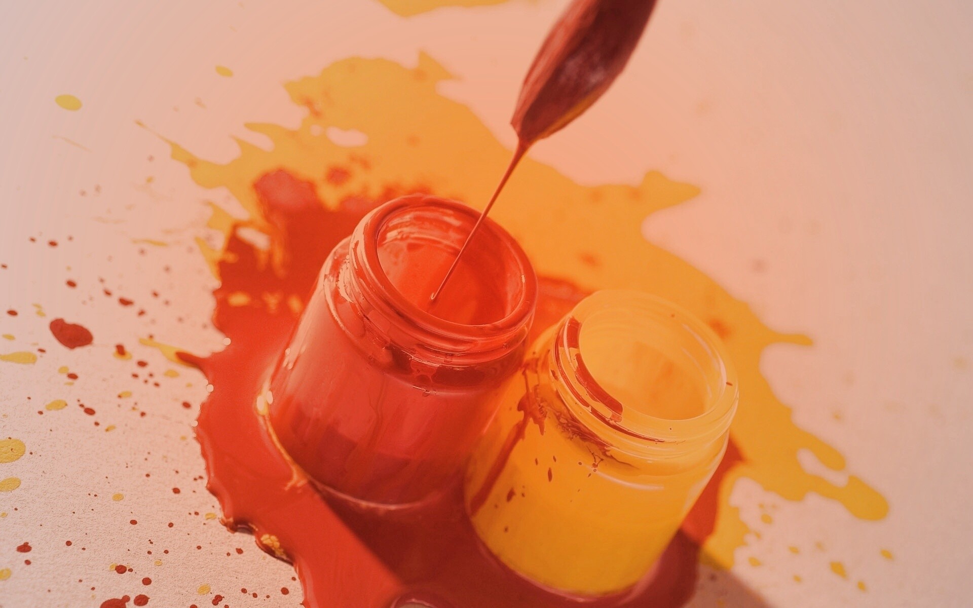 Баночки с краской обои